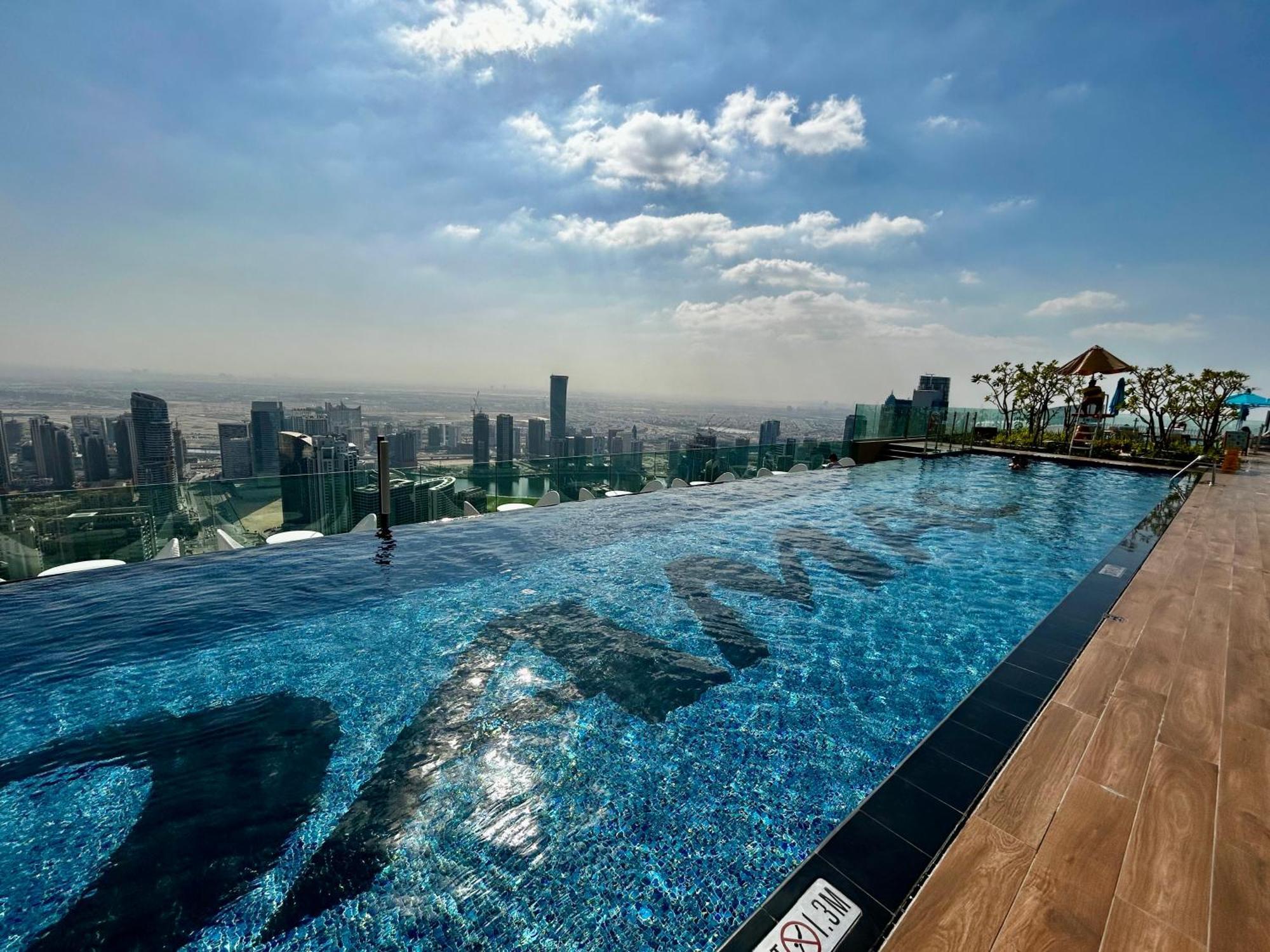Burj Khalifa Views 2Br With Infinity Pool Downtown Appartement Dubai Buitenkant foto